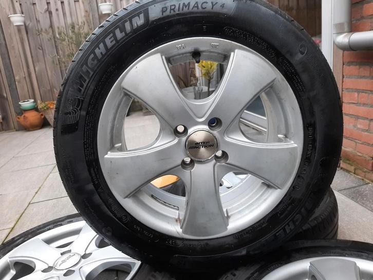 Te koop Nissan Note velgen 185 65 15 inch met gooi profiel n, Auto-onderdelen, Banden en Velgen, Banden en Velgen, Zomerbanden