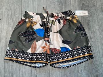 Dames african satijnen look korte broek short mt M beschikbaar voor biedingen