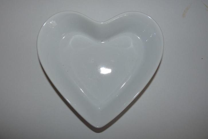 nieuw aardewerk schaaltje hart 15 cm, Huis en Inrichting, Keuken | Servies, Nieuw, Schaal of Schalen, Overige stijlen, Aardewerk