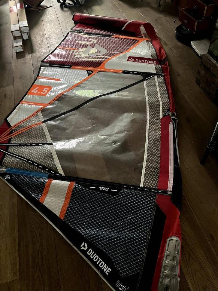 North Superhero 4.2 en Duotone 4.5 wavezeil, Watersport en Boten, Windsurfen, Gebruikt, Zeil, Met draagtas, Minder dan 5 m², Ophalen of Verzenden