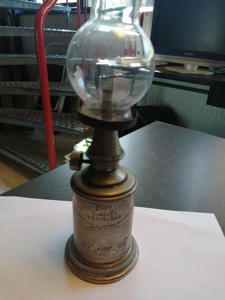 ANTIEKE FRANSE OLIE LAMP IN MOOIE STAAT VERKEREND, Antiek en Kunst, Curiosa en Brocante, Ophalen of Verzenden