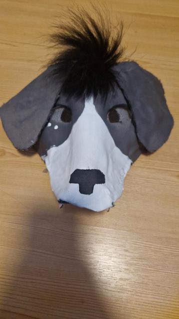 Honden therian masker beschikbaar voor biedingen