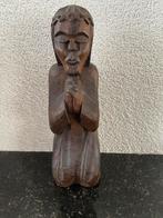 Houten beeldje van biddende figuur, Ophalen of Verzenden