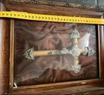 Crucifixen achter glas , verschillende soorten, Antiek en Kunst, Antiek | Religie, Ophalen of Verzenden