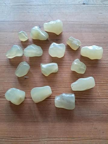 Zeer oude Chinese prehniet kralen beschikbaar voor biedingen