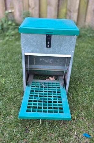 Feed o matic, Dieren en Toebehoren, Pluimvee | Toebehoren, Zo goed als nieuw, Drinken en Voederen, Ophalen