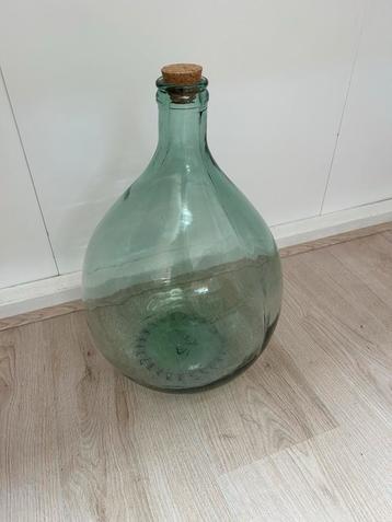 Grote glazen fles met kurk/terrarium beschikbaar voor biedingen