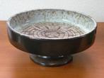 Schaal op voet. Vintage., Huis en Inrichting, Woonaccessoires | Schalen en Manden, Ophalen of Verzenden, Zo goed als nieuw, Rond