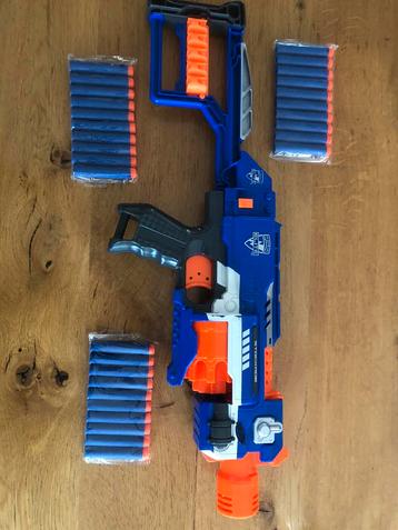 Nerf pistool + nieuwe pijltjes beschikbaar voor biedingen