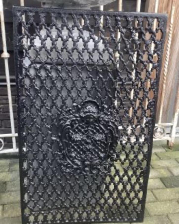 Deurrooster gietijzer Medusa 97,5/60 in twee kleuren., Doe-het-zelf en Verbouw, Deuren en Horren, Nieuw, Overige typen, Minder dan 200 cm