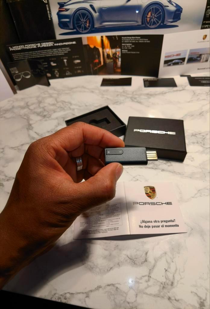 Nieuw origineel porsche recorder met doos 8GB  ook te kopp, Computers en Software, USB Sticks, Nieuw, 8 GB, Ophalen of Verzenden
