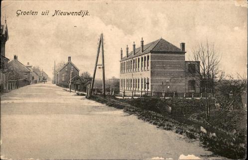 Groet uit Nieuwendijk Kerkweg met school st 1946, Verzamelen, Ansichtkaarten | Nederland, Gelopen, Noord-Brabant, 1920 tot 1940