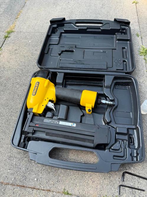 STANLEY Persluchttacker APC 2in1, Doe-het-zelf en Verbouw, Gereedschap | Boormachines, Zo goed als nieuw, Overige typen, 600 watt of meer