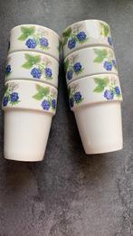 6 melkbekers, Original Bohemia, afbeelding met bramen, ZGAN, Ophalen of Verzenden, Zo goed als nieuw, Overige stijlen, Kop(pen) en/of Schotel(s)