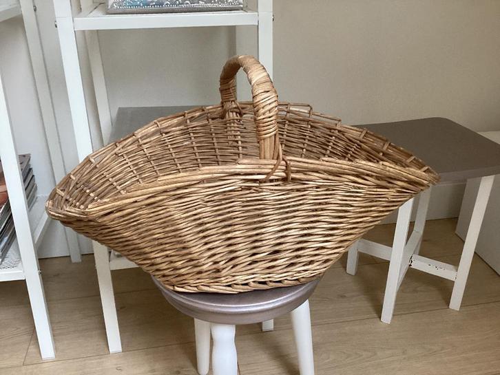 Oude Mand Brocant Riet, Huis en Inrichting, Woonaccessoires | Schalen en Manden, Gebruikt, Mand, Ovaal, Riet, Ophalen