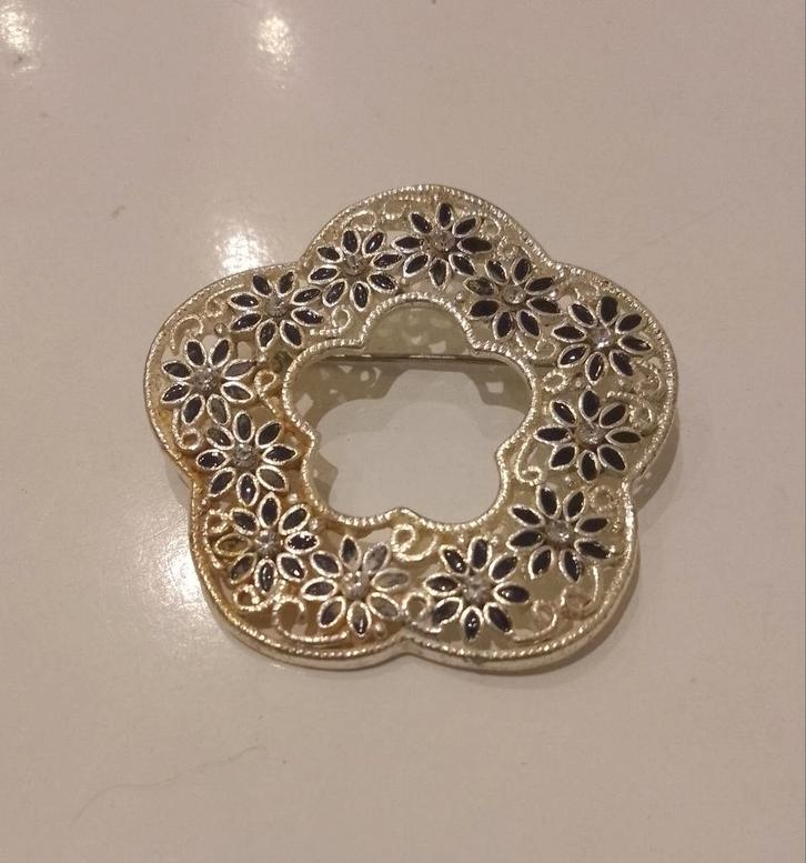 Vintage Broche met Bloemenpatroon, Sieraden, Tassen en Uiterlijk, Broches, Gebruikt, Overige materialen, Zilver, 4 tot 7 cm, Ophalen of Verzenden