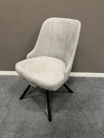 Eefje 4 x eetkamerstoelen Happy At Home €399,- beschikbaar voor biedingen