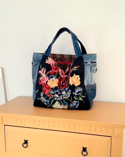 Handgemaakte shopper van denim met borduurwerk, Sieraden, Tassen en Uiterlijk, Tassen | Damestassen, Zo goed als nieuw, Shopper