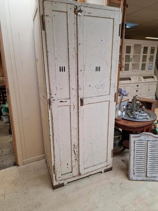 Lekkere sleedse oude houten locker/ kast, Huis en Inrichting, Kasten | Lockerkasten, Gebruikt, Ophalen of Verzenden