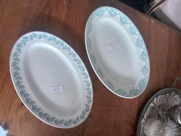 te koop 2 ovalen serveerschalen uit FRankrijk beschikbaar voor biedingen