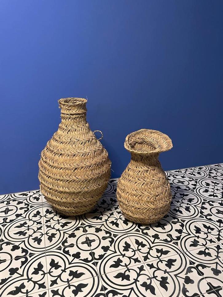 Twee handgemaakte manden, Huis en Inrichting, Woonaccessoires | Vazen, Gebruikt, Overige kleuren, 75 cm of meer, Overige materialen