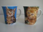 2 mokken met oor met Cyperse kat en rode kitten erop, Ophalen of Verzenden, Zo goed als nieuw, Overige stijlen, Kop(pen) en/of Schotel(s)
