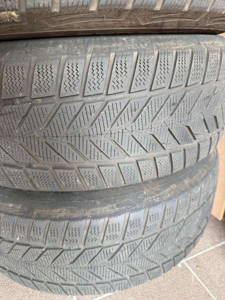 Te koop: Set winterbanden met velg (Mitsubishi Outlander), Auto-onderdelen, Banden en Velgen, Banden en Velgen, Winterbanden, 18 inch
