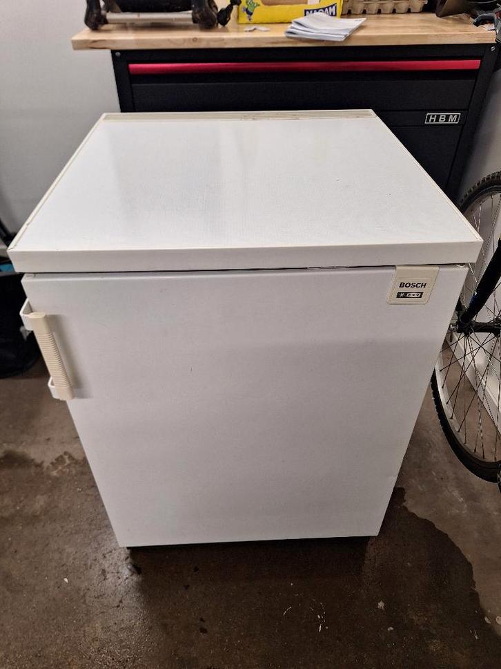 Nette Bosch diepvries te koop (incl. laden), Witgoed en Apparatuur, Vriezers en Diepvrieskisten, Gebruikt, Vrijstaand, Vrieskast