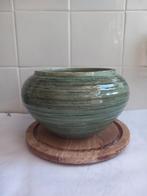 Mooie, vintage, groene bloempot/schaal in groen tinten., Aardewerk of Porselein, Ophalen of Verzenden, Zo goed als nieuw, Minder dan 50 cm