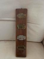 Vintage Houten Plaque met Metalen belastingplaatjes, Ophalen