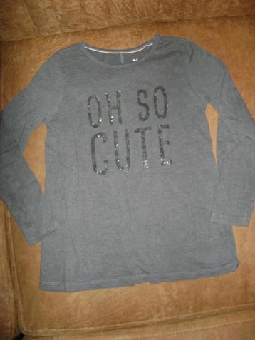 Grijze longsleeve tekst: Oh So Cute - maat 110/116 beschikbaar voor biedingen
