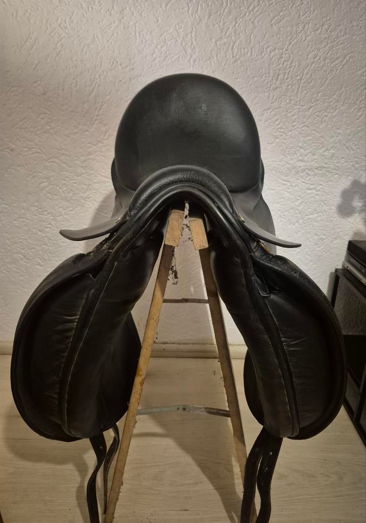 Zeer comfortabel Hulsebos WB3 dressuurzadel 17,5 inch MW, Dieren en Toebehoren, Ophalen of Verzenden, Gebruikt, Dressuur