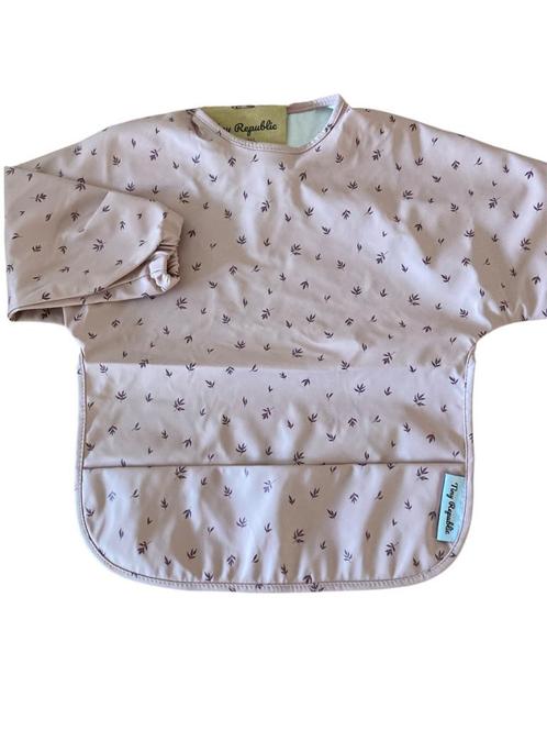 Tiny Republic slabbetje met lange mouw - roze met blaadjes, Kinderen en Baby's, Babyvoeding en Toebehoren, Nieuw, Overige typen