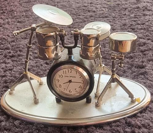 Te.koop drumstel klokje zilver kleur., Antiek en Kunst, Antiek | Klokken, Ophalen of Verzenden