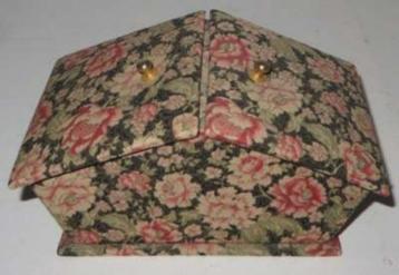 Vintage opbergdoosje voor o.a. sieraden beschikbaar voor biedingen