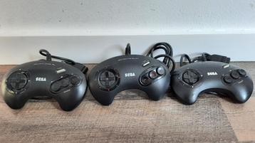 Partij van 3 Sega Mega Drive Controllers Reparatie beschikbaar voor biedingen
