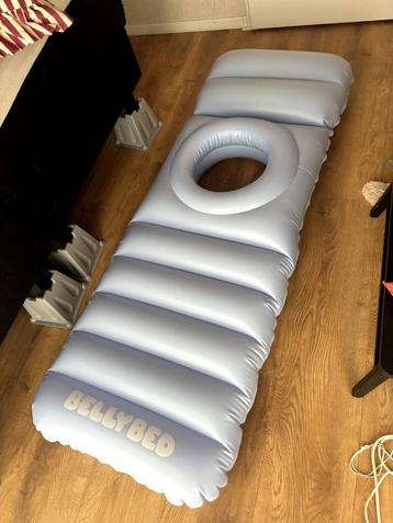 Bellybed, met gat voor de zwangere buik beschikbaar voor biedingen
