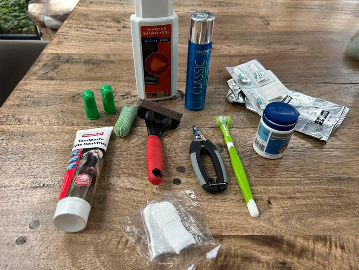 Nagelknipper, furmanator, hondenparfum, tandenborstel,, Dieren en Toebehoren, Honden-accessoires, Zo goed als nieuw, Ophalen of Verzenden