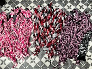 19 stuks sjaals in 4 soorten nieuw beschikbaar voor biedingen