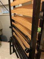 Gratis Bed onderschuif bed 2 x lattenbodem, Huis en Inrichting, Slaapkamer | Bedden, Ophalen, Gebruikt, Eenpersoons, Zwart