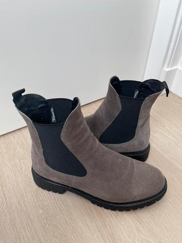 Tamaris, leuke grijs suede laarsjes /Chelsea boots maat 39. beschikbaar voor biedingen