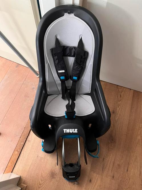 Fietsstoel van Thule, Fietsen en Brommers, Fietsaccessoires | Fietsstoeltjes, Zo goed als nieuw, Achterzitje, 15 t/m 25 kg, Voetsteuntjes