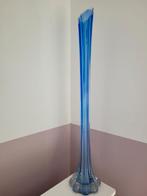 Hoge smalle blauwe vaas muranoglas, Blauw, Ophalen of Verzenden, 75 cm of meer, Glas