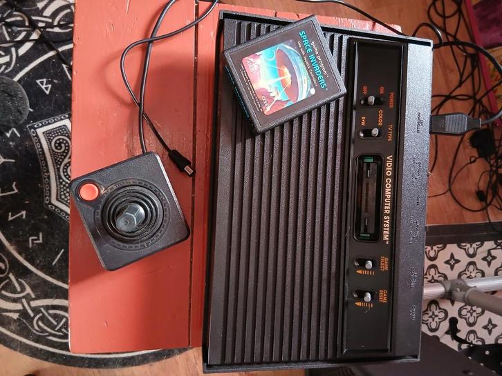 Atari 2600 Darth Vader Editie + Space Invaders, Spelcomputers en Games, Spelcomputers | Atari, Gebruikt, Atari 2600, Met 1 controller