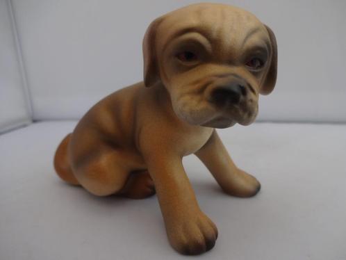 Porseleinen jonge Boxer hond van Goebel II no: 30-639-01-7, Verzamelen, Beelden en Beeldjes, Nieuw, Dier, Verzenden
