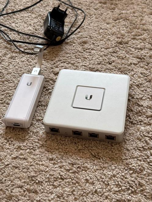 Unifi security gateway (usg) en cloudkey, Computers en Software, Routers en Modems, Zo goed als nieuw, Ophalen