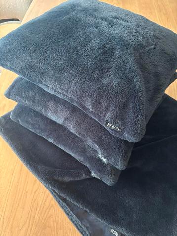 Donkerblauwe Plaid + 3 Kussens (50x50) Nieuw! beschikbaar voor biedingen