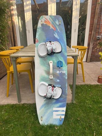 Kiteboard SU-2 138x41 twintip beschikbaar voor biedingen
