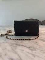 Chanel Schoudertasje Zwart lams leer, Ophalen of Verzenden, Zo goed als nieuw, Zwart, Schoudertasje
