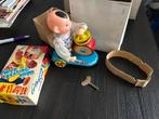 antiek speelgoed child beating drum bijenkorf jaren 80 NEW, Antiek en Kunst, Antiek | Speelgoed, Ophalen of Verzenden